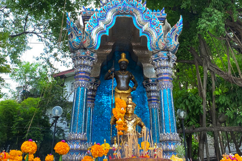 ศาลท้าวหิรัญพนาสูร โรงพยาบาลพระมงกุฎ