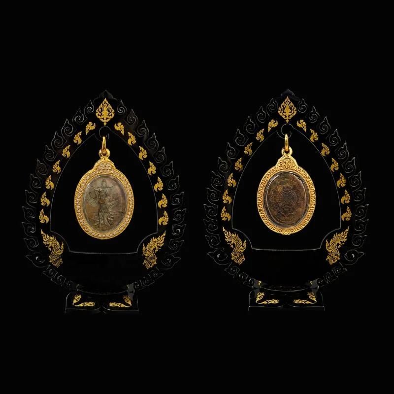 เหรียญพระราหูทรงครุฑ รุ่นปาฏิหาริย์ดวงชะตา พร้อมฐาน